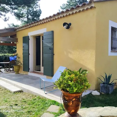 Proche Uzes Petit Gite Avec Grande Cuisine D'Ete Et Piscine Saint-Siffret Exterior photo