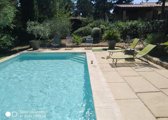 Proche Uzes Petit Gite Avec Grande Cuisine D\'Ete Et Piscine