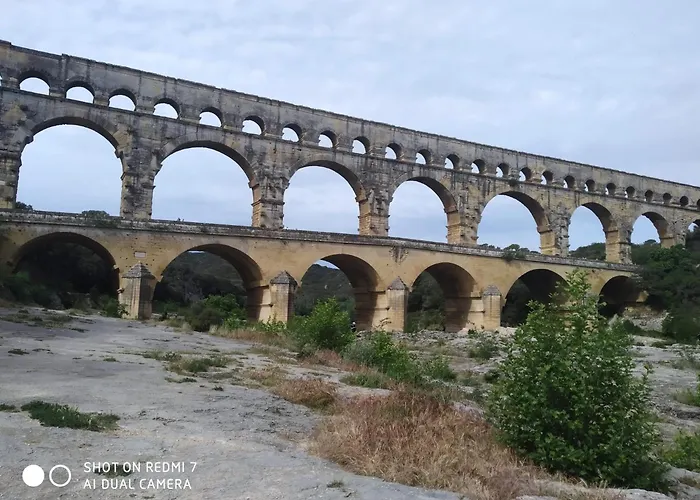Proche Uzes Petit Gite Avec Grande Cuisine D\'Ete Et Piscine