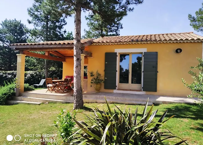 Proche Uzes Petit Gite Avec Grande Cuisine D\'Ete Et Piscine