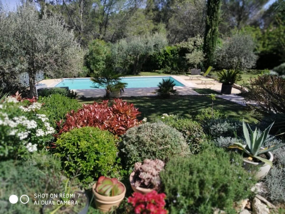 Proche Uzes Petit Avec Grande Cuisine D'ete Et Piscine Casa de Férias Saint-Siffret