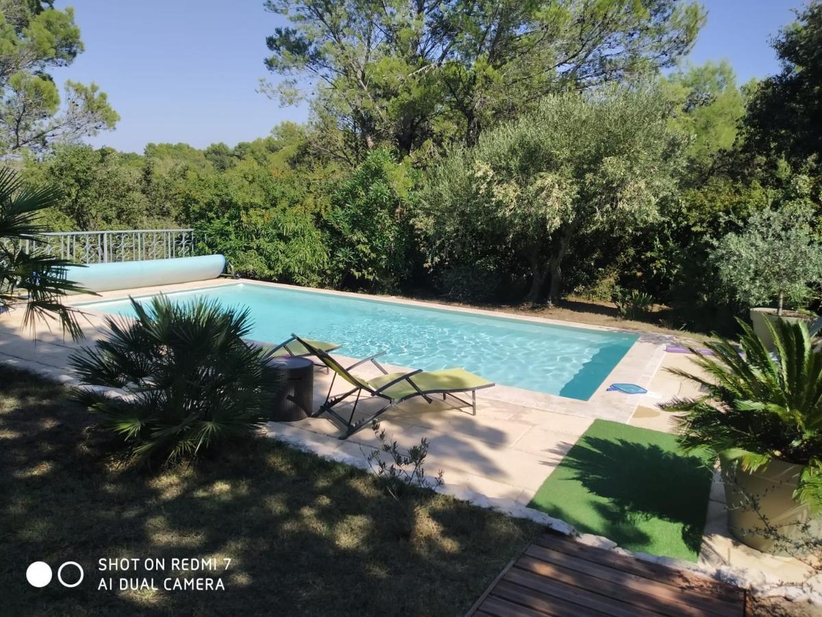 Holiday home Proche Uzes Petit Avec Grande Cuisine D'ete Et Piscine Saint-Siffret