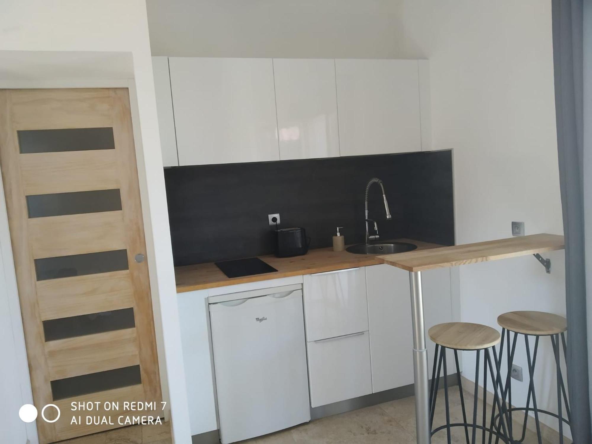 Casa de Férias Proche Uzes Petit Avec Grande Cuisine D'ete Et Piscine