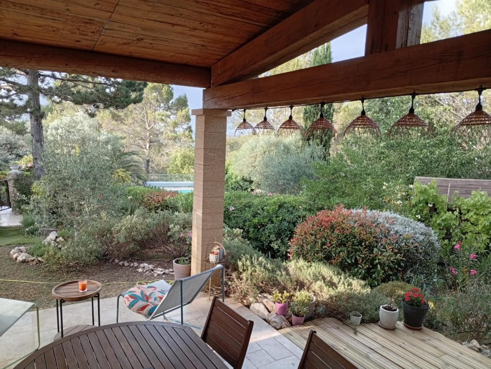 Holiday home Proche Uzes Petit Avec Grande Cuisine D'ete Et Piscine Saint-Siffret